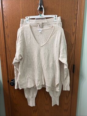 2-piece sweats set. Cream Speckled V-Neck Knit Top Small and bottoms M